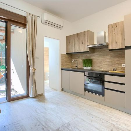 Amphitheater 3+2 Modern Apartment With Terrace, Wifi, Netflix Пула Екстериор снимка
