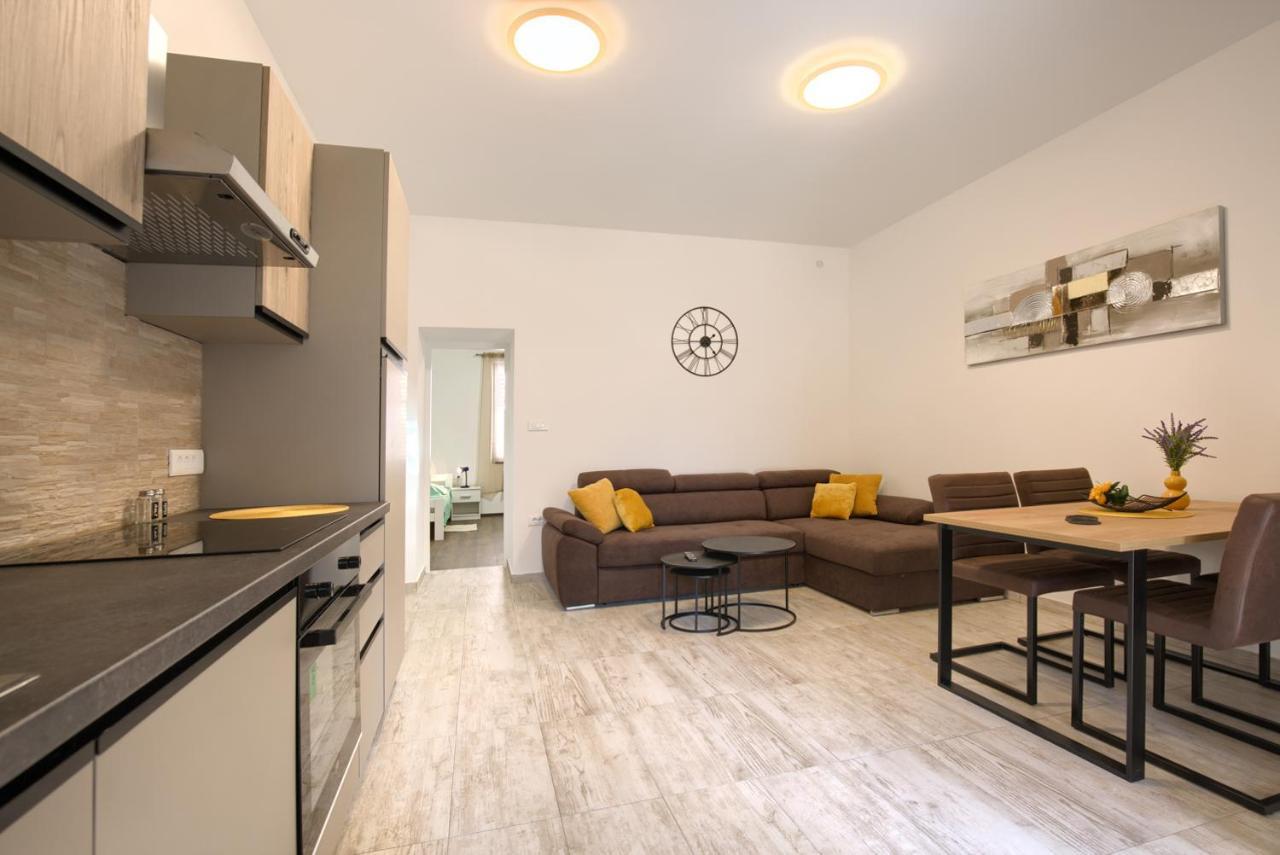 Amphitheater 3+2 Modern Apartment With Terrace, Wifi, Netflix Пула Екстериор снимка