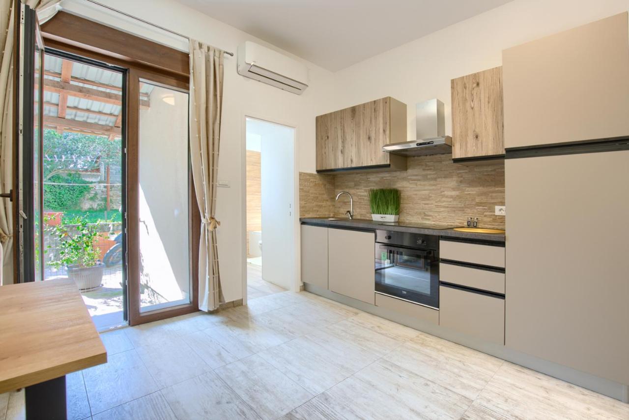 Amphitheater 3+2 Modern Apartment With Terrace, Wifi, Netflix Пула Екстериор снимка