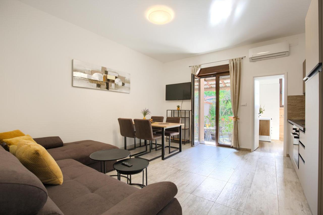 Amphitheater 3+2 Modern Apartment With Terrace, Wifi, Netflix Пула Екстериор снимка