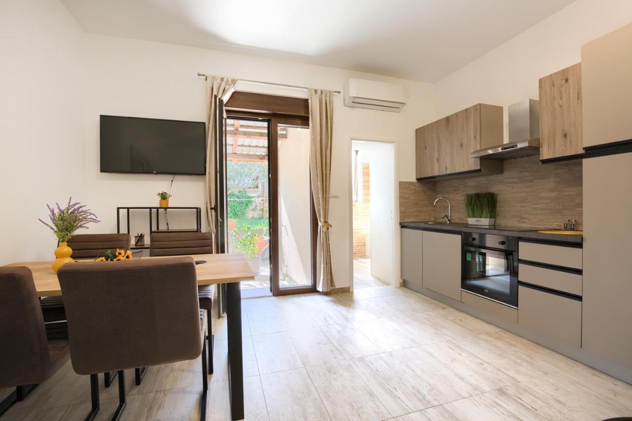 Amphitheater 3+2 Modern Apartment With Terrace, Wifi, Netflix Пула Екстериор снимка