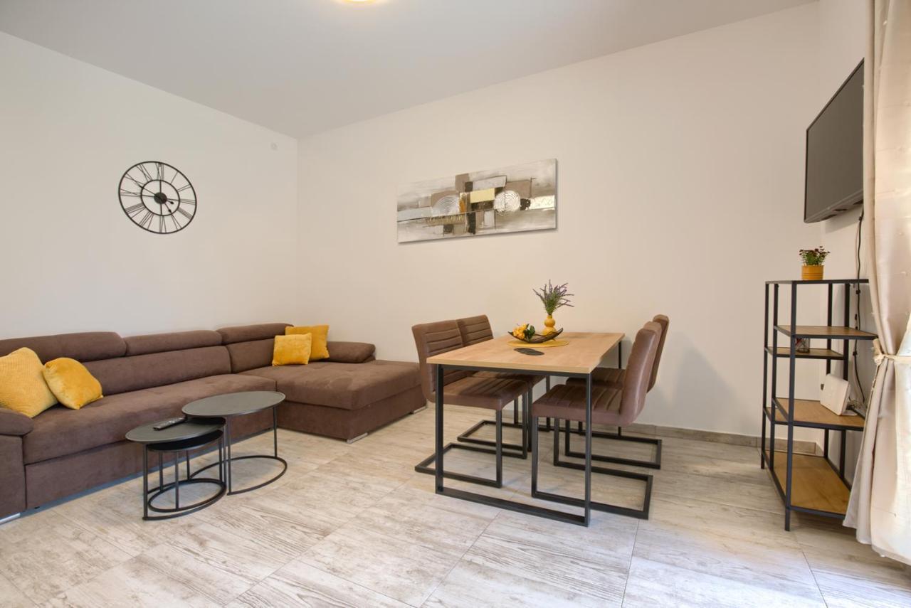 Amphitheater 3+2 Modern Apartment With Terrace, Wifi, Netflix Пула Екстериор снимка